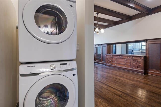 Building Photo - 442-444 E 48th St