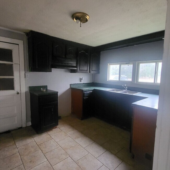 Building Photo - 111 Circle Dr