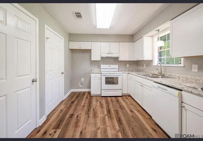 Building Photo - 37520 Butz Rd