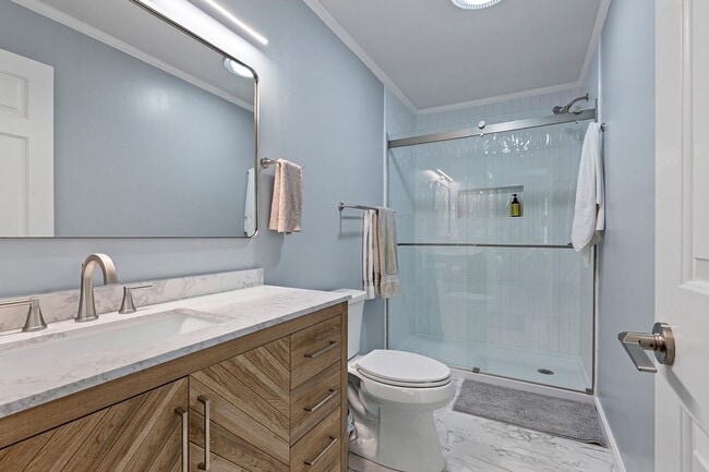 Building Photo - Beautiful End Unit Townhome in Weatherhill Farms