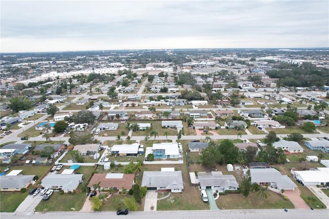 Building Photo - 1002 Fruitland Ave