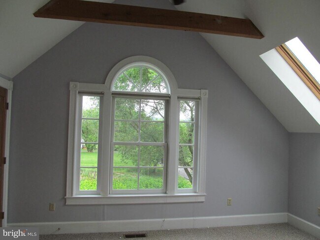 Building Photo - 1654 Milldale Rd