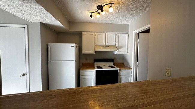 Building Photo - 4605 Grandview Ct