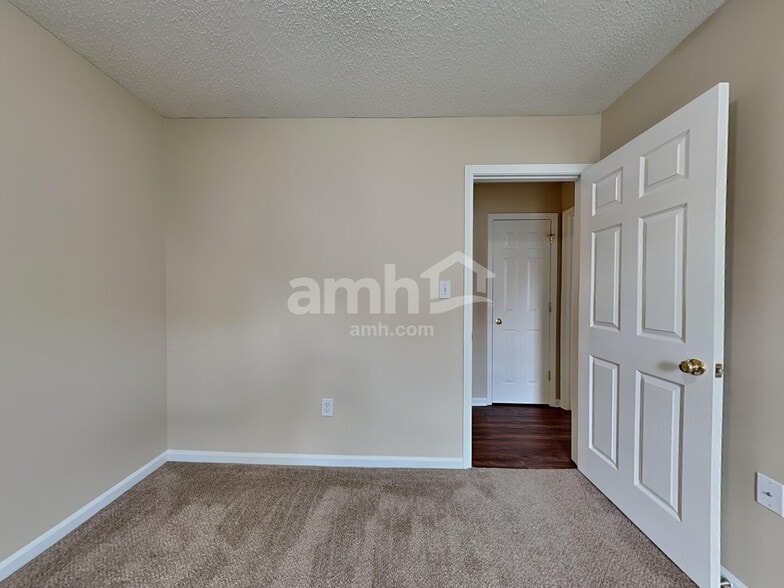 Building Photo - 3635 Chepstow Ct