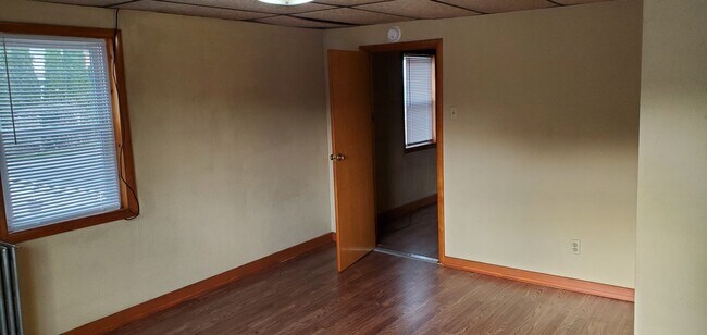 Building Photo - 530 Naylor Rd