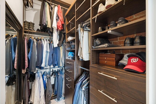 Building Photo - 725 5th St SE