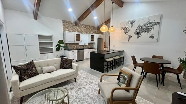 Building Photo - 1230 Essex Dr N