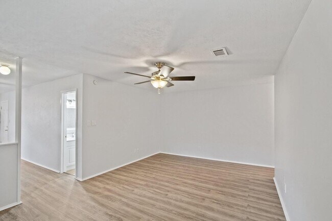 Building Photo - 1435 Silverpines Rd