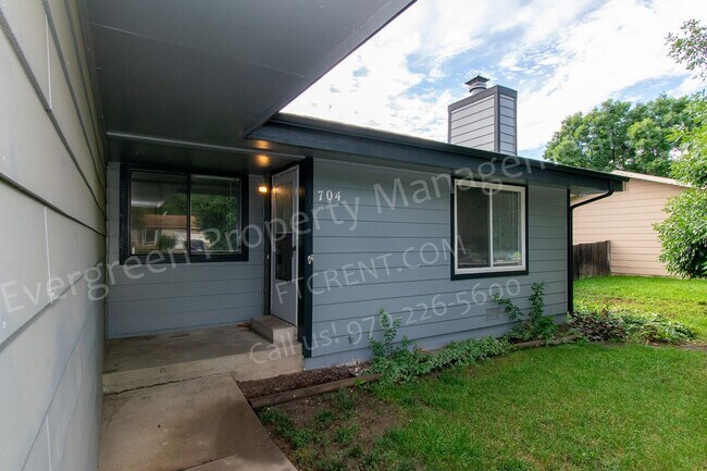 Building Photo - 704 Ponderosa Dr