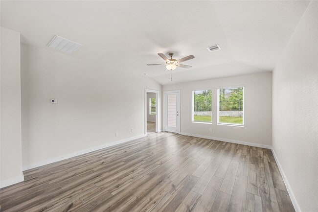 Building Photo - 7103 Blue Oak Dr