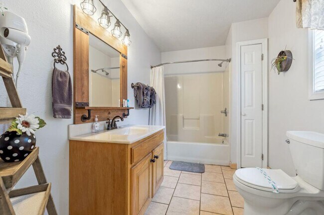 Building Photo - 3230 Cove Creek Way