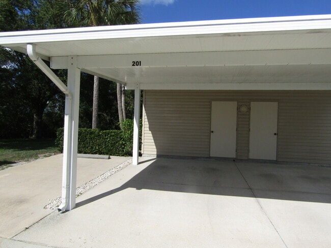 Building Photo - 868 Saranac Lake Dr