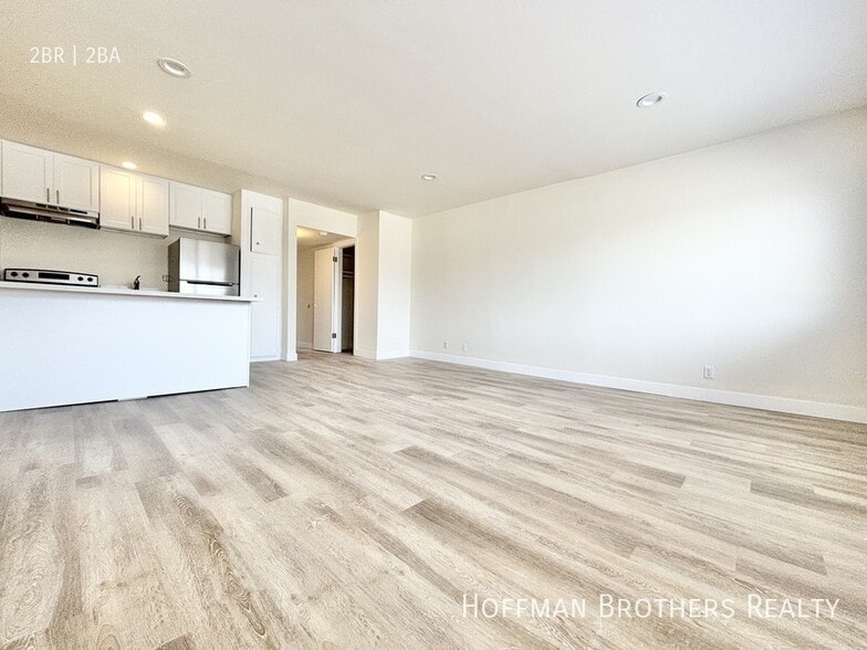 Building Photo - 1786 N Sycamore Ave