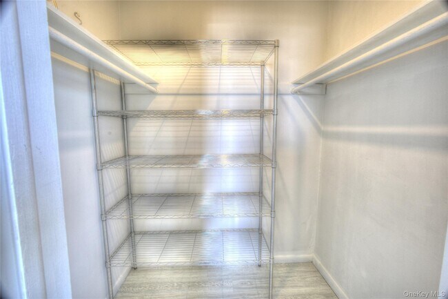 Building Photo - 3 Toms Point Ln