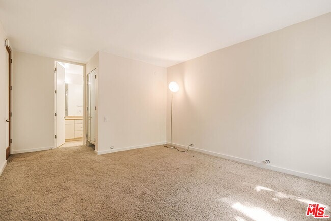 Building Photo - 330 S Barrington Ave