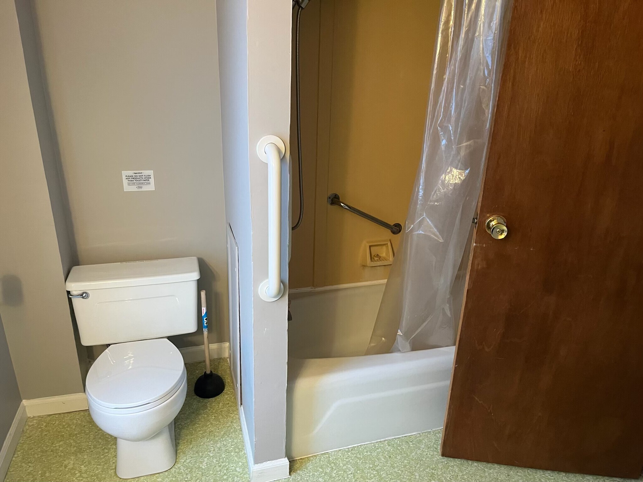 Building Photo - 156 Leach Ave