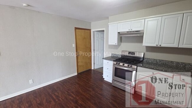 Building Photo - 3 Bedroom, 2 Bathroom with 1 Car Garage in Gladstone, Missouri