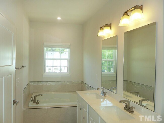 Building Photo - 137 Callowhill Ln