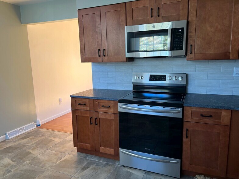 Building Photo - 22 Hanifin Ave