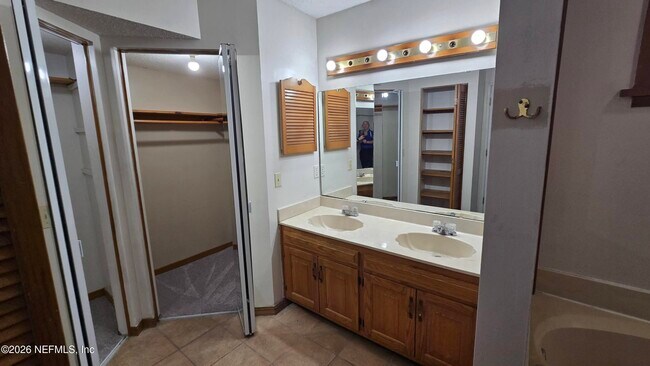 Building Photo - 8532 Bandera Cir E