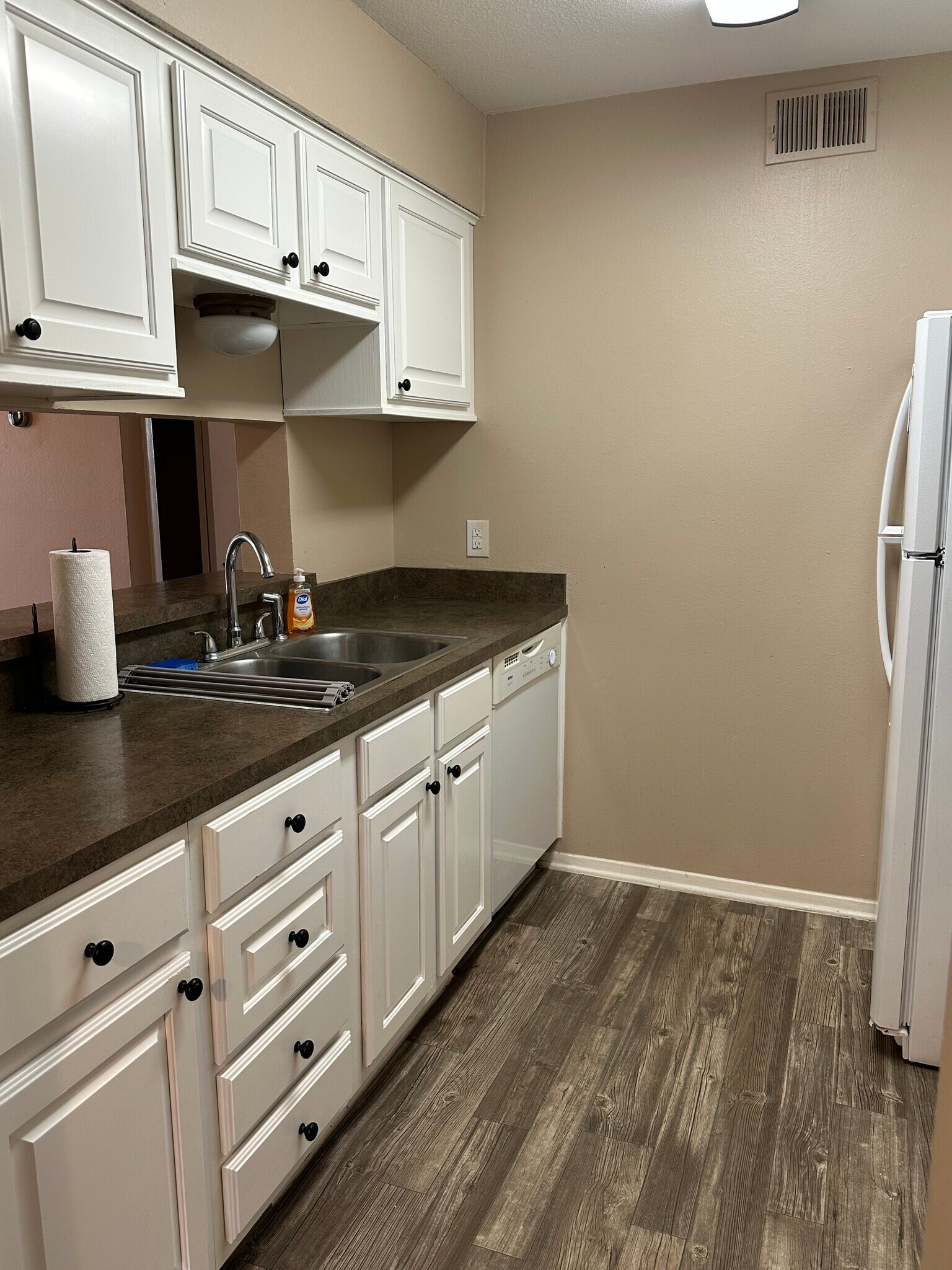 Galley kitchen - 218 North Texas