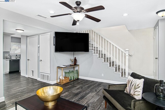 Building Photo - 1337 Spring Valley Common