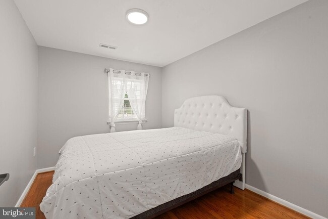 Building Photo - 5590 Neddleton Ave
