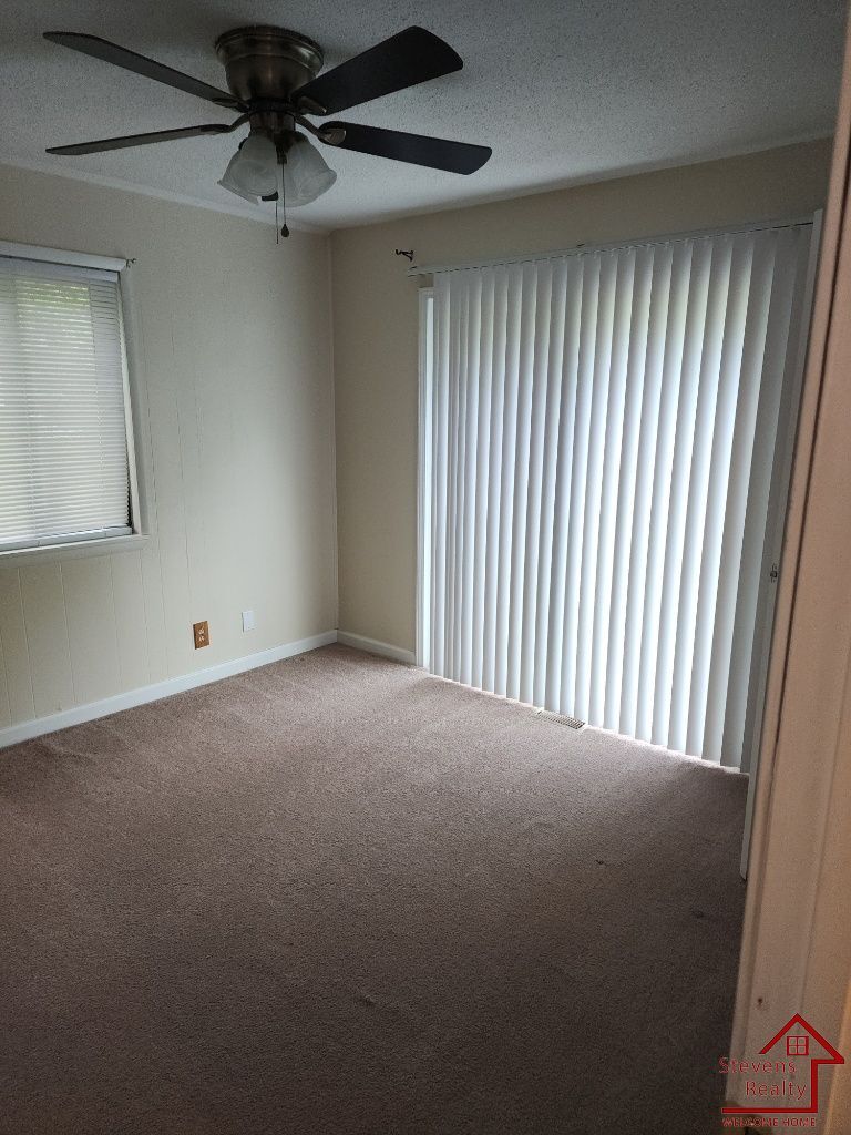 Building Photo - 163 Lakeshire Dr