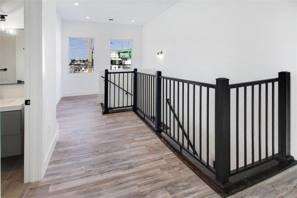 Building Photo - 2004 SW 15th Ave