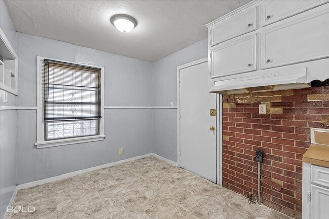 Building Photo - 2754 Lakehurst Ave