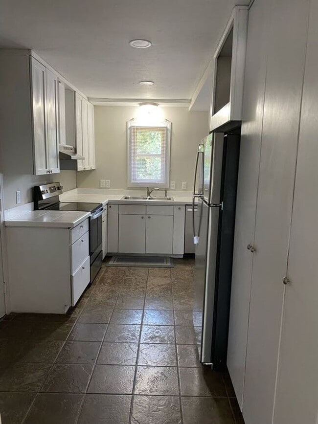 Building Photo - Beautiful Home FOR RENT