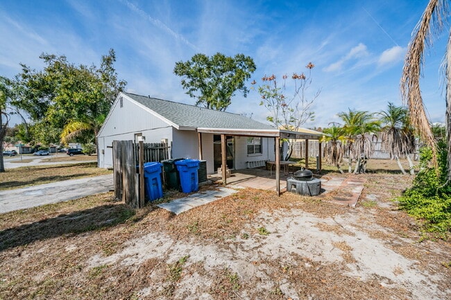 Building Photo - 16001 Saddlestring Dr