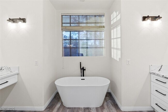 Building Photo - 4630 Laguna Vista St