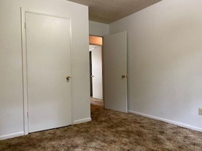 Building Photo - Spacious Condominium in Warner Robins