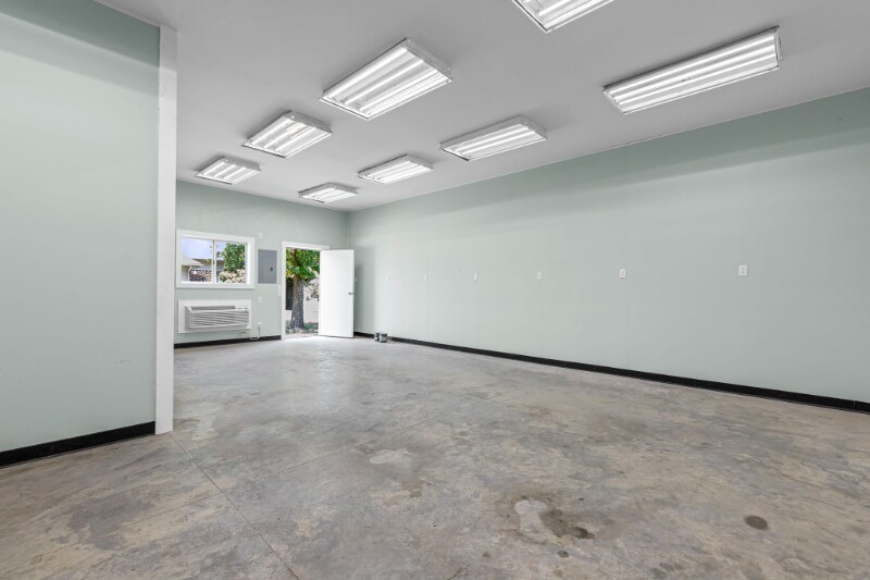 Building Photo - 614 Poplar St