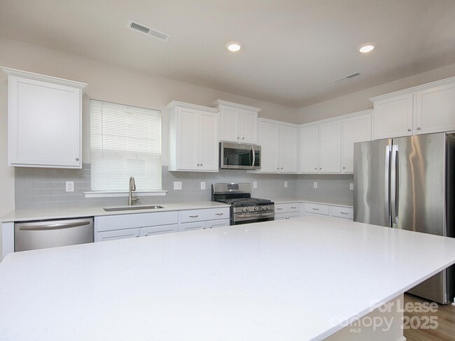 Building Photo - 161 White Apple Wy