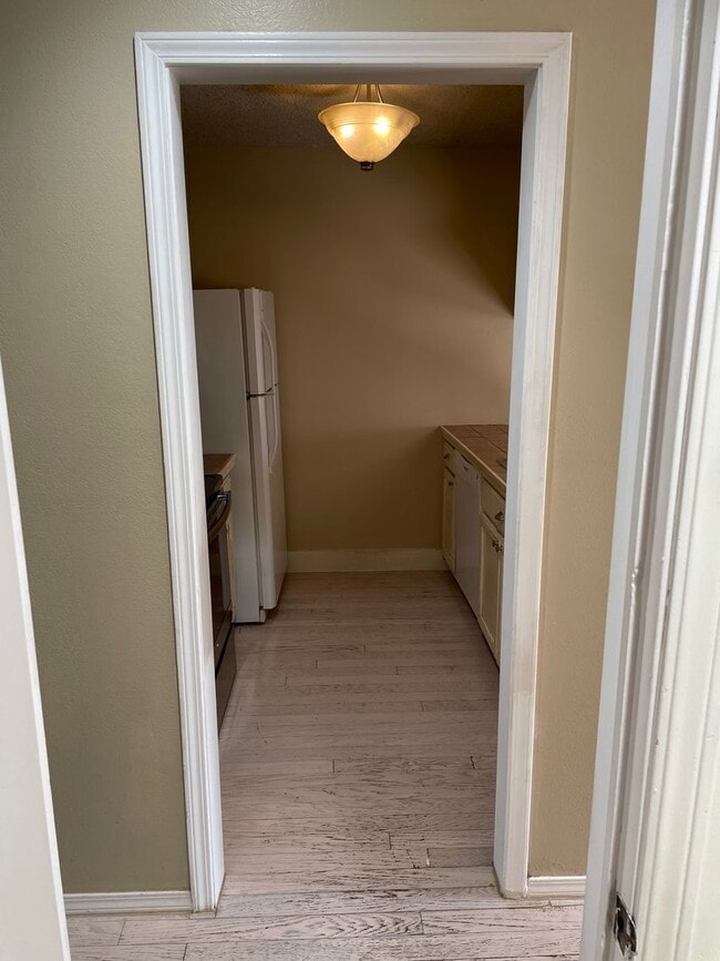 Building Photo - Darling 1 Bed, 1.5 Bath Townhouse with sma...