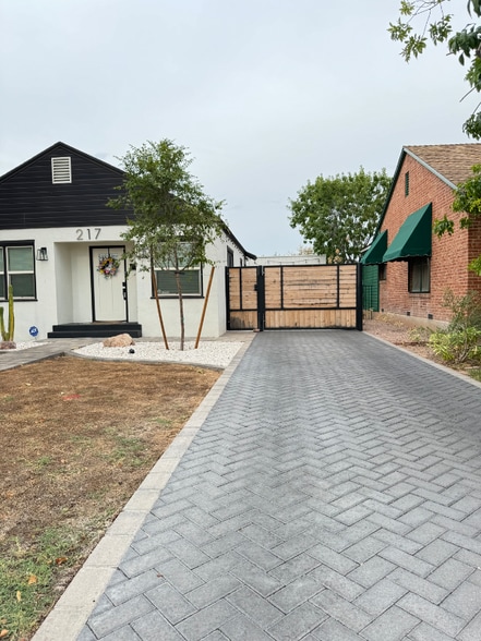 Building Photo - 217 N Morris