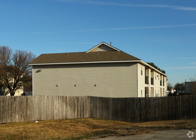 Building Photo - Shady Vista Apartments