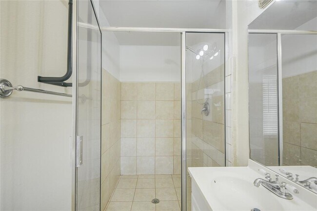 Building Photo - 5902 Hornwood Dr