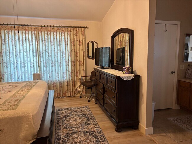 Building Photo - Welcome to this charming 2-bedroom, 2-bathroom home located in the desirable Leisure World a 45+ ...