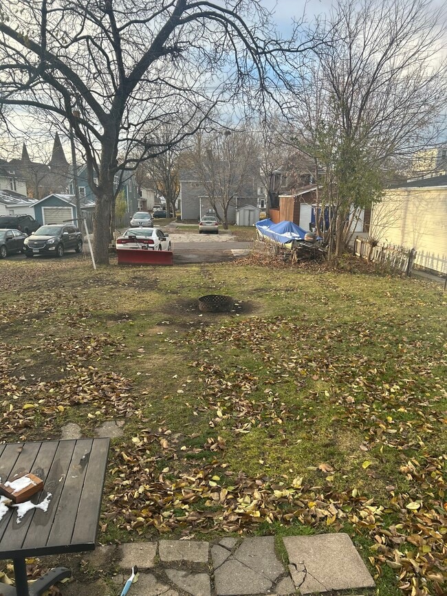 Nice outdoor space and off street parking - 518 N 4th St