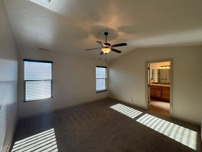 Building Photo - Beautiful Home In Hurricane