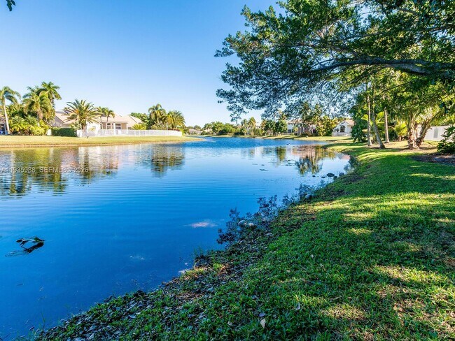 Building Photo - 381 Cameron Dr