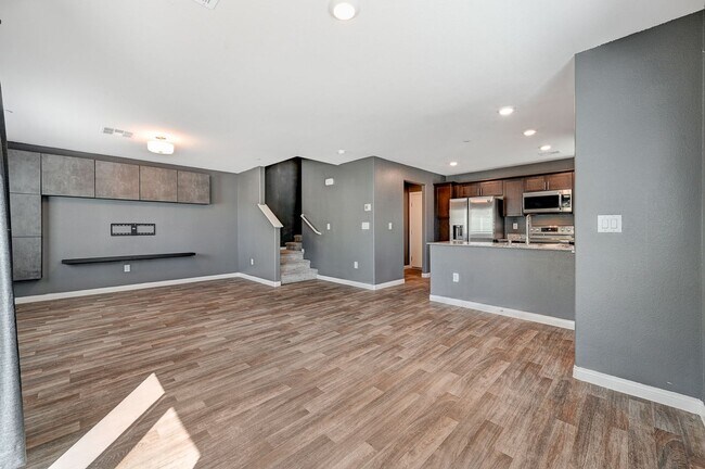 Building Photo - 2021 TOWNHOME IN GATED COMMUNITY N LAS VEGAS