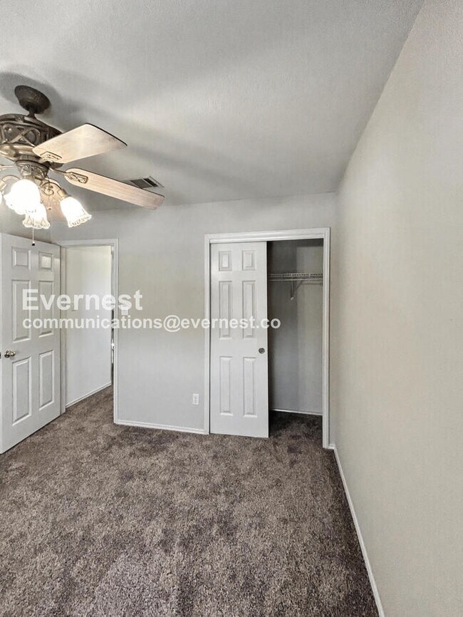 Building Photo - 3 Bed/2.5 Bath Home with Garage / Pet-Friendly / Coming Soon!