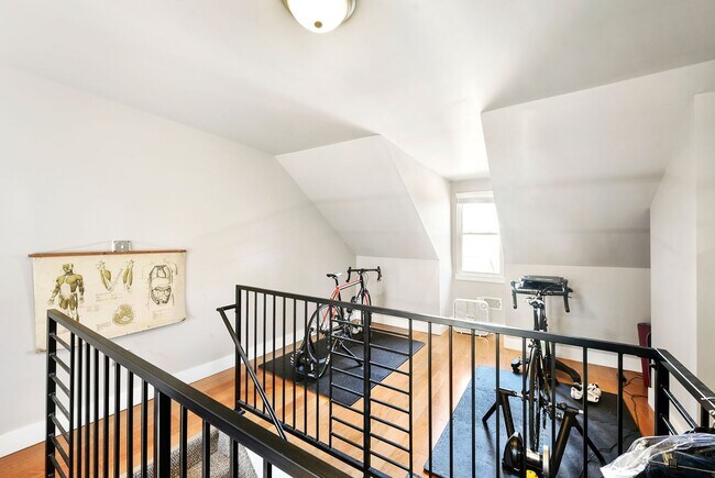 Building Photo - Completely remodeled 2 bedroom/office in Lawrenceville