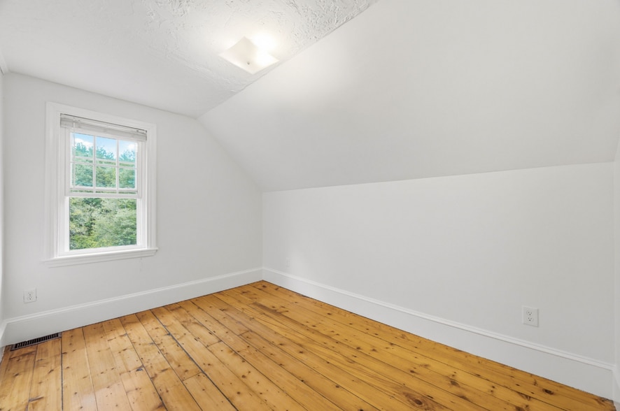 Building Photo - 16 Linwood St