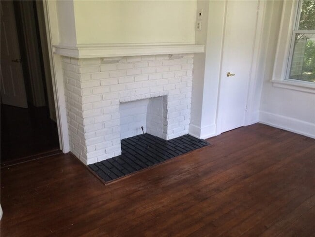 Building Photo - 316 4th St