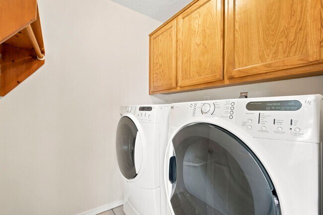 Building Photo - 511 E Dyann Dr